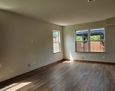 2513 Sumac Drive - Photo Thumbnail 2
