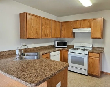 2513 Sumac Drive - Photo Thumbnail 4