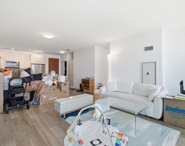 220 East E Illinois St - Photo Thumbnail 6