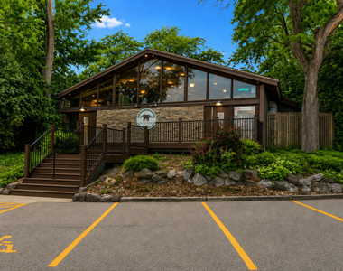 1811 Four Lakes Avenue - Photo Thumbnail 20
