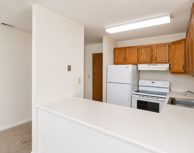 1811 Four Lakes Avenue - Photo Thumbnail 6