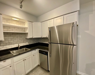 526 W Roscoe Street - Photo Thumbnail 7