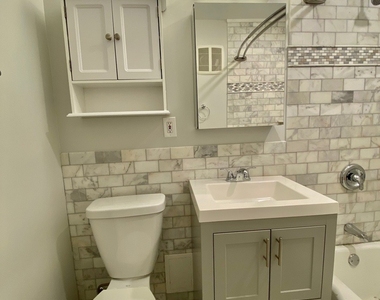 526 W Roscoe Street - Photo Thumbnail 9