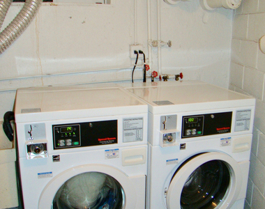 526 W Roscoe Street - Photo Thumbnail 17