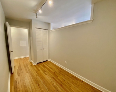 526 W Roscoe Street - Photo Thumbnail 11