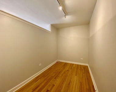 526 W Roscoe Street - Photo Thumbnail 10