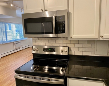 526 W Roscoe Street - Photo Thumbnail 6
