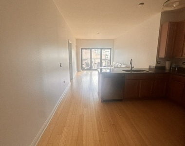8 W Monroe Street - Photo Thumbnail 4