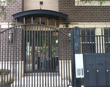 5911 W Corcoran Place - Photo Thumbnail 10