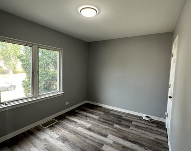 18108 Oakwood Avenue - Photo Thumbnail 4