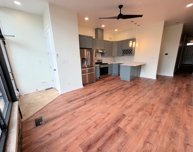 4635 N Clark Street - Photo Thumbnail 1