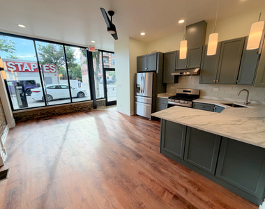 4635 N Clark Street - Photo Thumbnail 3