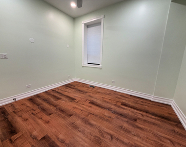 4635 N Clark Street - Photo Thumbnail 5