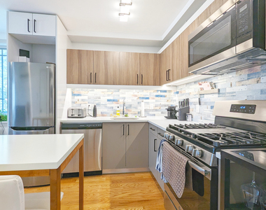 319 Graham Avenue - Photo Thumbnail 2