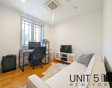 319 Graham Avenue - Photo Thumbnail 9