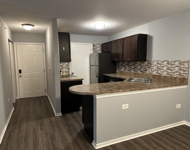 1545 W Crystal Rock Court - Photo Thumbnail 5