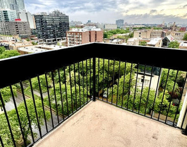 1360 N Sandburg Terrace - Photo Thumbnail 5