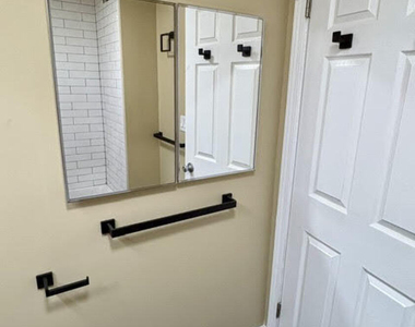 1360 N Sandburg Terrace - Photo Thumbnail 21