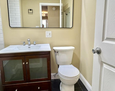 1360 N Sandburg Terrace - Photo Thumbnail 19