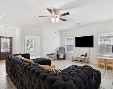 8711 Willet Street - Photo Thumbnail 2