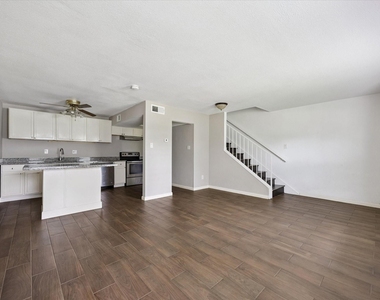 768 Memorial Mews Street - Photo Thumbnail 2