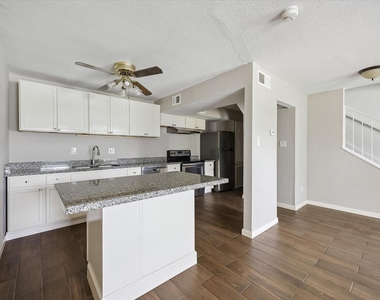 768 Memorial Mews Street - Photo Thumbnail 4