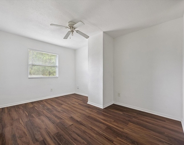 768 Memorial Mews Street - Photo Thumbnail 7