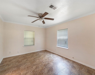 6717 Carver Avenue - Photo Thumbnail 5