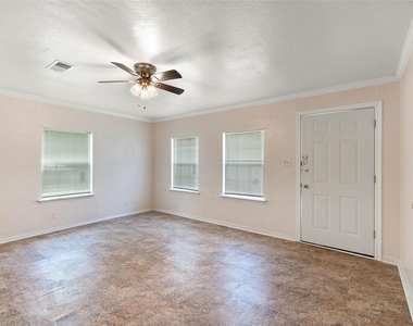 6717 Carver Avenue - Photo Thumbnail 2