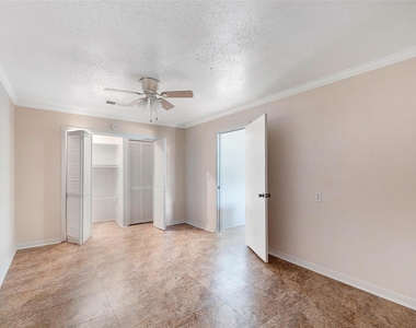 6717 Carver Avenue - Photo Thumbnail 6
