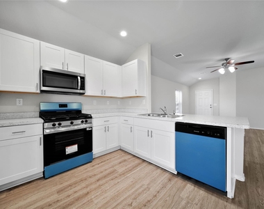 3602 Conquest Circle - Photo Thumbnail 7