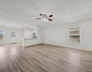 3602 Conquest Circle - Photo Thumbnail 2