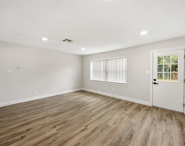 5702 Old Lodge Drive - Photo Thumbnail 11