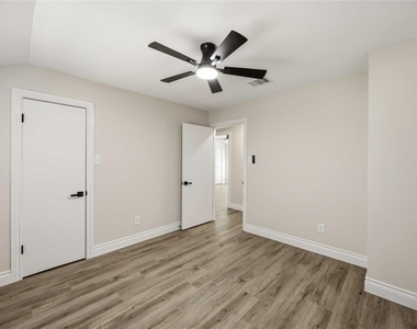 5702 Old Lodge Drive - Photo Thumbnail 19