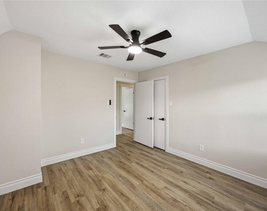 5702 Old Lodge Drive - Photo Thumbnail 23