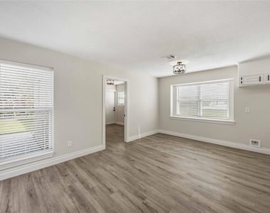 5702 Old Lodge Drive - Photo Thumbnail 10