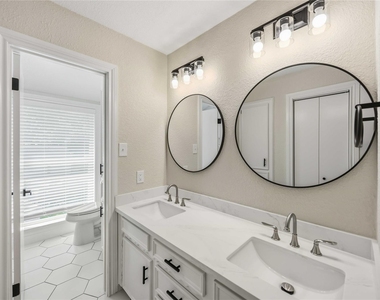 5702 Old Lodge Drive - Photo Thumbnail 22