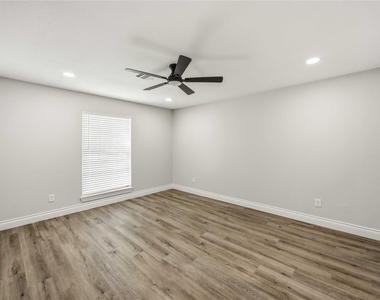 5702 Old Lodge Drive - Photo Thumbnail 12