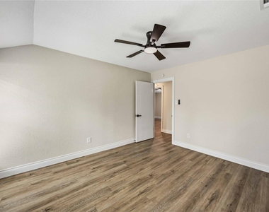 5702 Old Lodge Drive - Photo Thumbnail 20