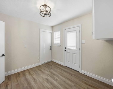 5702 Old Lodge Drive - Photo Thumbnail 24