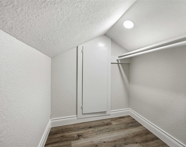 5702 Old Lodge Drive - Photo Thumbnail 18