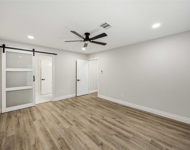 5702 Old Lodge Drive - Photo Thumbnail 13
