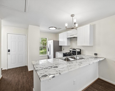 6106 Settlers Lake Circle E - Photo Thumbnail 3