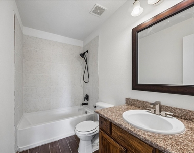 6106 Settlers Lake Circle E - Photo Thumbnail 14