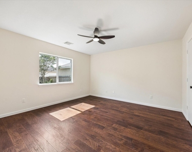 6106 Settlers Lake Circle E - Photo Thumbnail 13