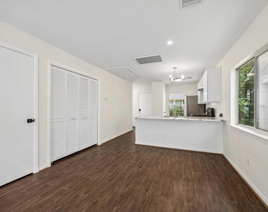 6106 Settlers Lake Circle E - Photo Thumbnail 12