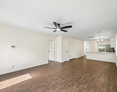 6106 Settlers Lake Circle E - Photo Thumbnail 8