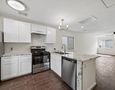 6106 Settlers Lake Circle E - Photo Thumbnail 4
