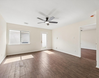 6106 Settlers Lake Circle E - Photo Thumbnail 7