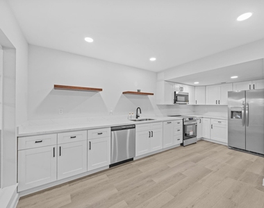 14333 Memorial Drive - Photo Thumbnail 10